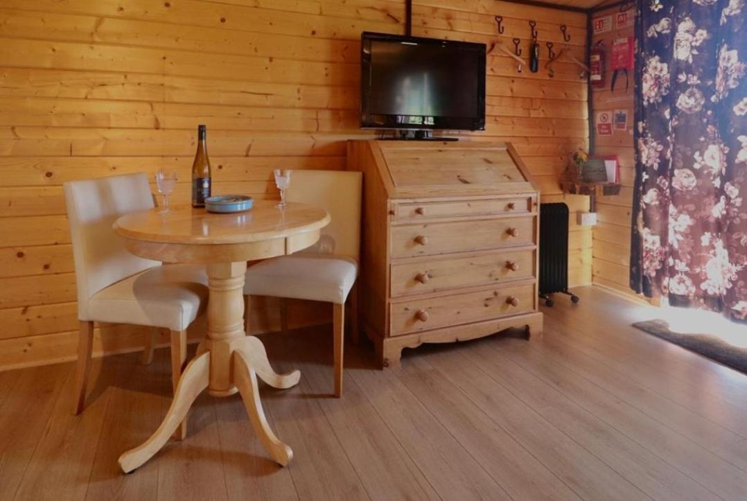 Country Bumpkin - Romantic Couples Stay In Oakhill Cabin Екстер'єр фото